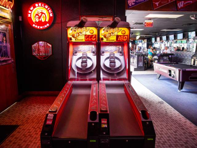 BLONDIES SPORTS BAR