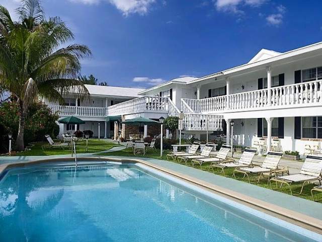 CARRIAGE HOUSE RESORT