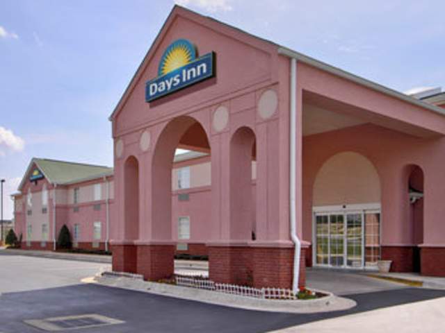 Days Inn & Suites (McMurtrie Drive)