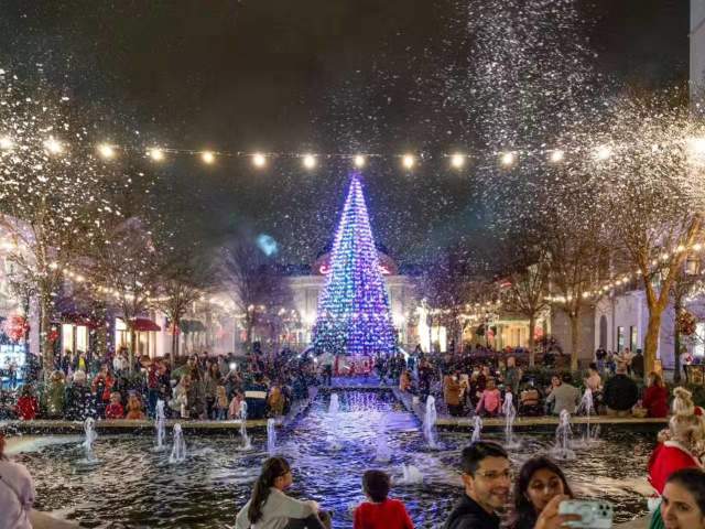 Lights up! Holiday Kickoff