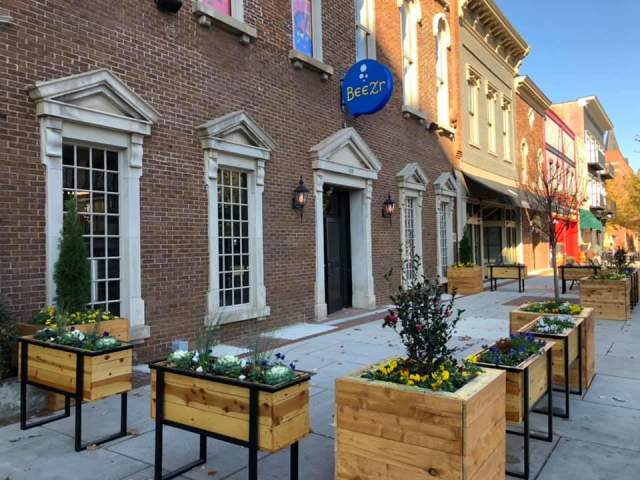 BeeZr Gastropub + Social Exchange