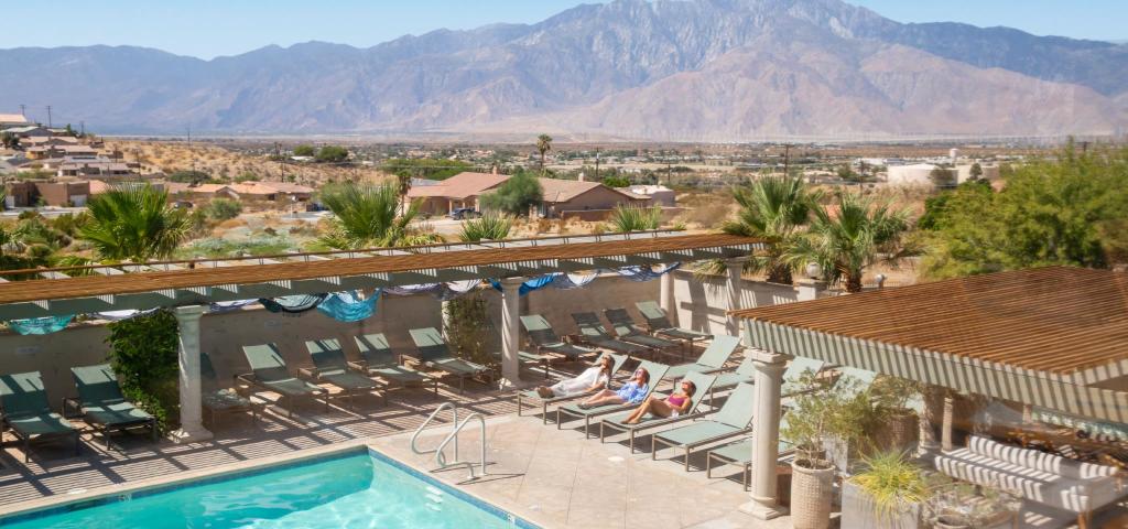 Palm Springs vs Palm Desert: What Should You Visit in 2024