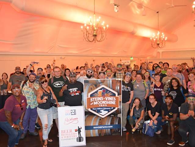 bloggers from the beer bloggers conference standing together for a group picture