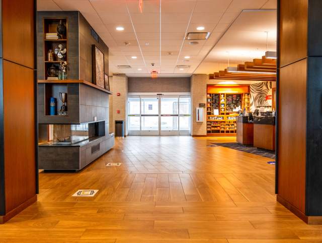 Hampton Inn & Suites Downtown Lobby