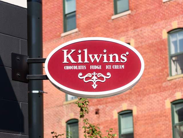 Kilwins Sign