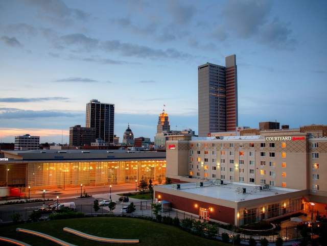 Exterior View of Courtyard by Marriott Downtown Fort Wayne