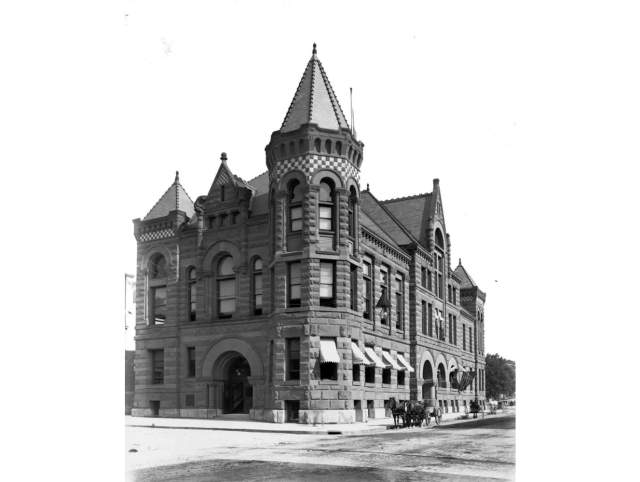 Photo of the History Center from 1901 when it served as Fort Wayne City Hall.