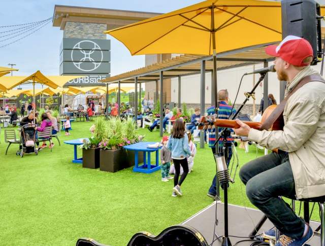 Man performing at outlet mall
