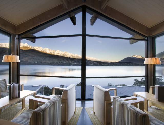 The Rees Hotel, Luxury Apartments & Lakeside Residences