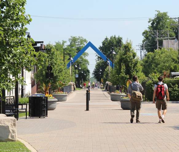 Restaurants, Shops & Other Attractions on the B-Line Trail