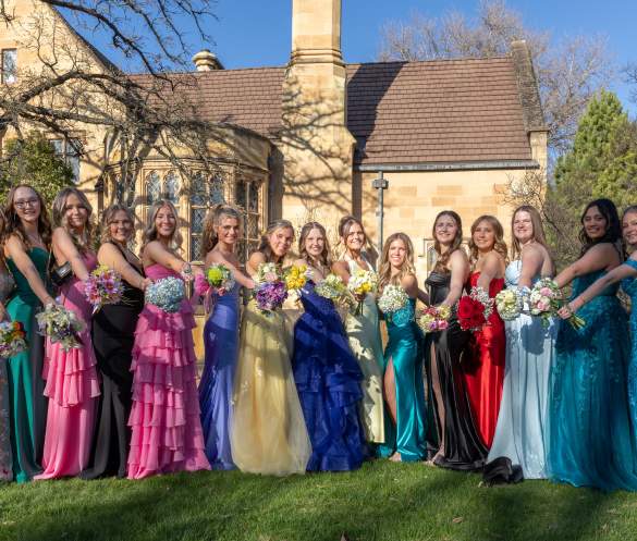 Paine Art Center and Gardens is a wonderful backdrop for Prom Photos.