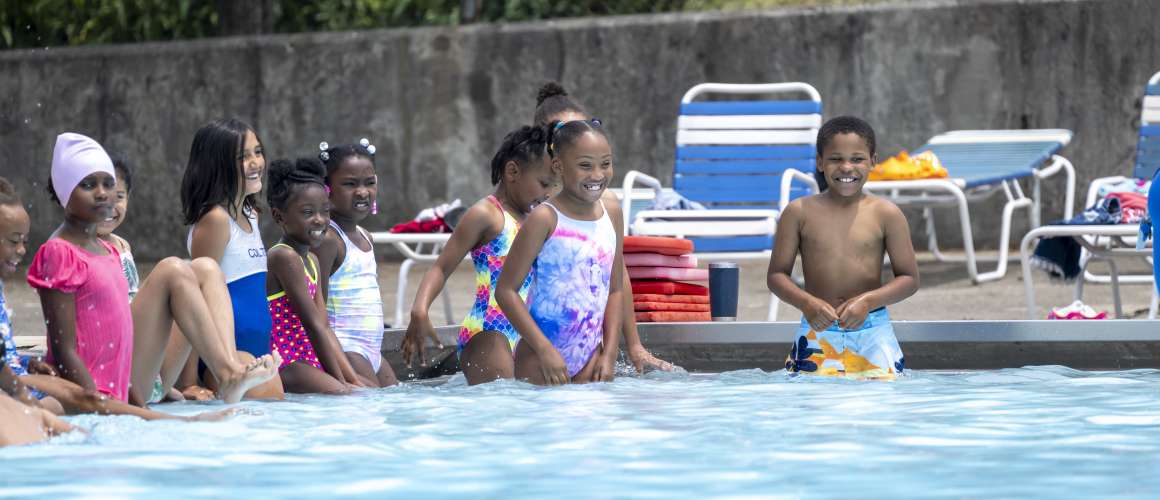 Group of kids learning to swim