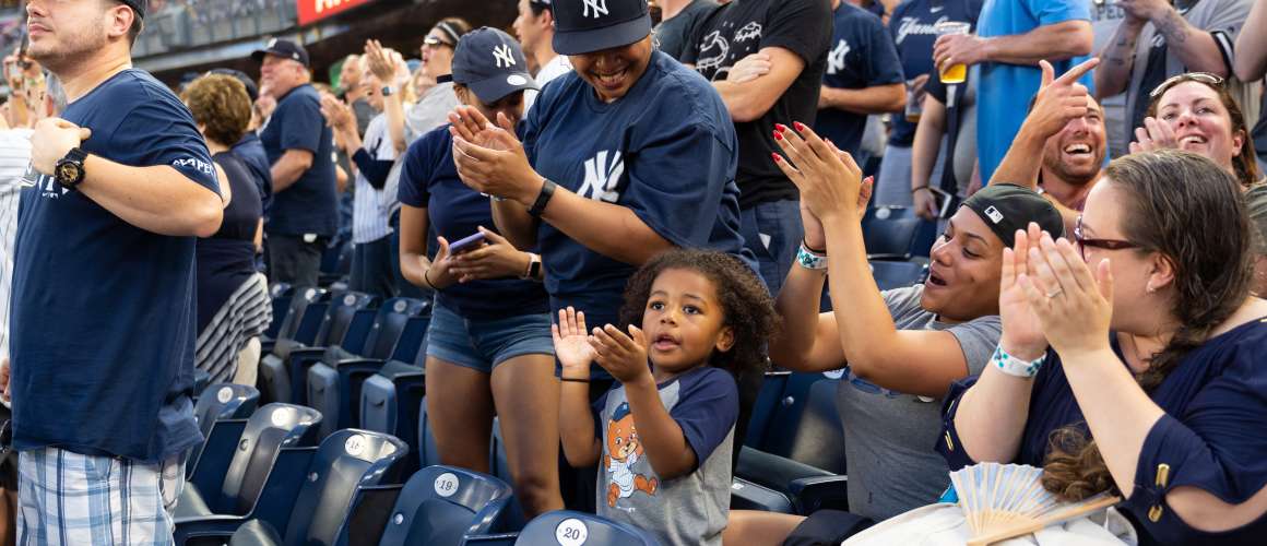 Yankees Fans Cheer Standing Up