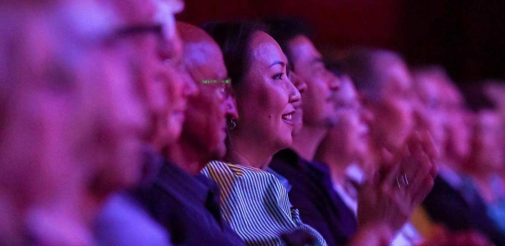 Theatre-People-Applauding-Show