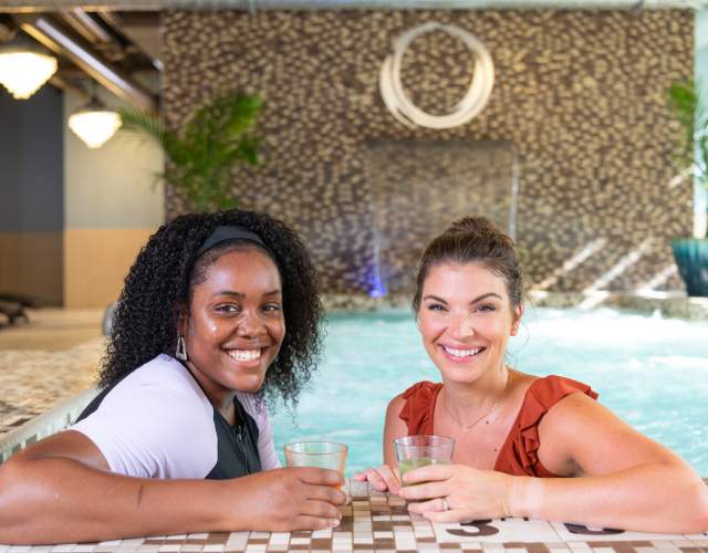 The Pearl Spa - Hot Tub - girls