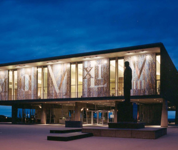 an exterior image of the War Memorial Center in Milwaukee
