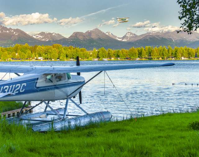 Lake Hood Seaplane Base floatplane and flightseeing tours