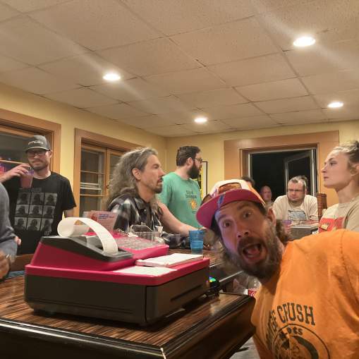 Seve-N-Dots Publik Pizza Place