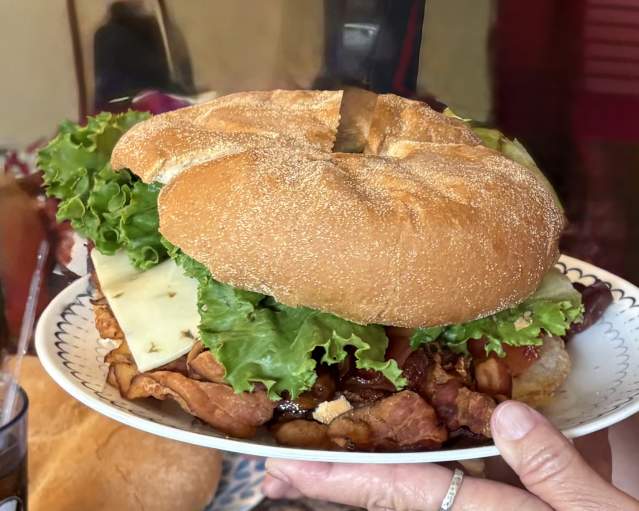 Frankie's Pub & Grill