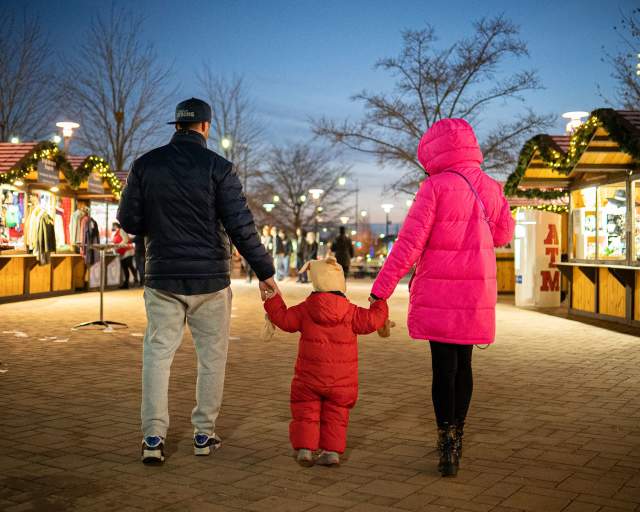 Family at Christkindlmarket