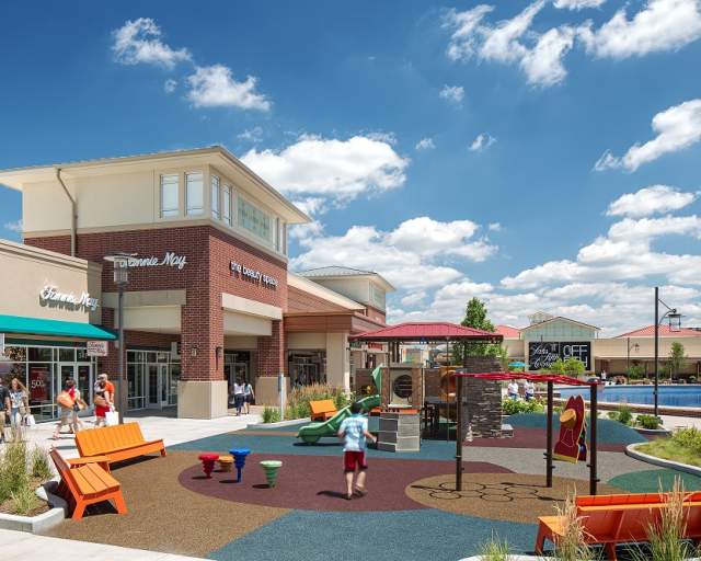Chicago Premium Outlets - Fannie May, Kids play