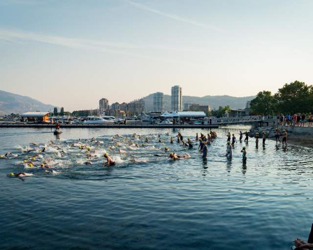 2024 Apple Triathlon Swim Start