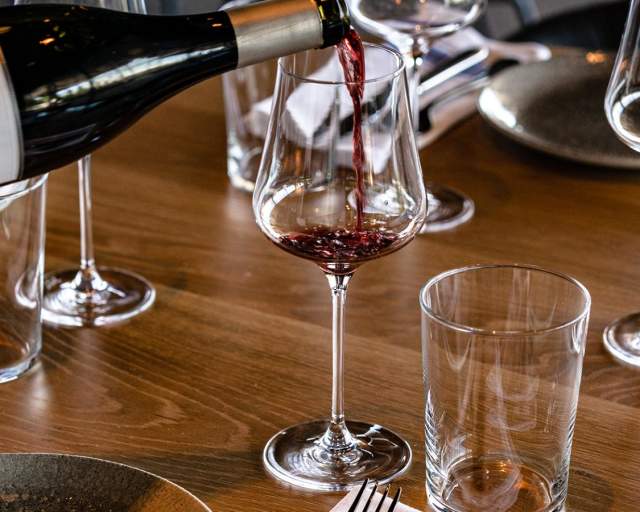 CedarCreek Winery - Red Wine Pour