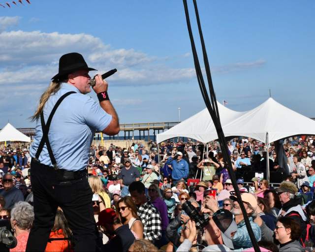 Sunfest The Amish Outlaws