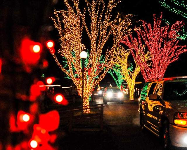 Holiday Lights On the Lake at Lakemont Park