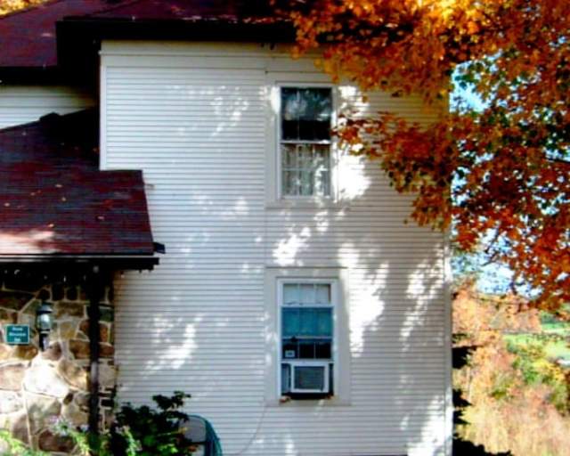 Stone Mountain Inn On Keene Summit