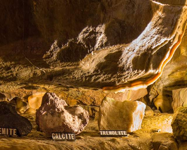 Lost River Caverns
