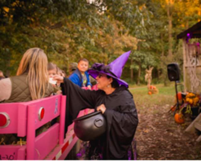 Hayrides to the Witch’s House at Linvilla Orchards