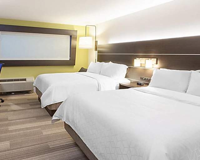Holiday Inn Express & Suites Fayetteville South