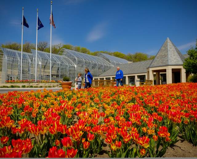 Spring and Summer Delights Bloom at Omaha’s Lauritzen Gardens