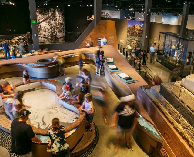 Earthquake table at the Natural History Museum of Utah