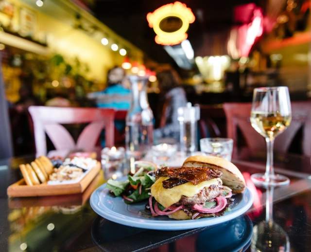 Avenues Bistro