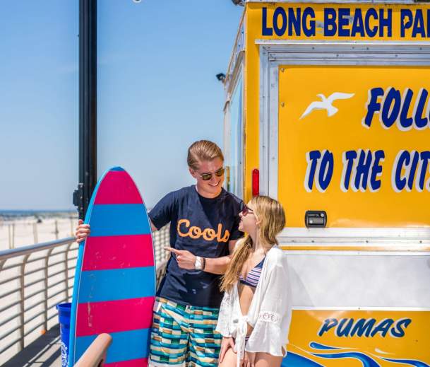 Long-Beach surf couple