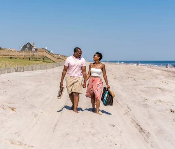 couple-on-beach