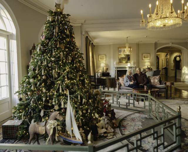Couple at the Williamsburg Inn during the Holidays