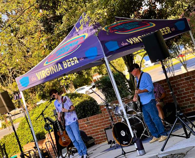 Live Music: Sunday!