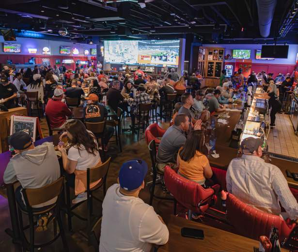 Puckers Sports Bar gameday