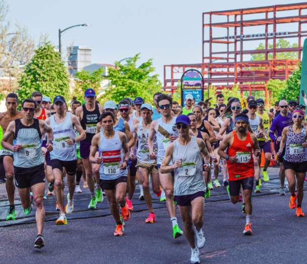 Vermont City Marathoners start the race on the Burlington Waterfront