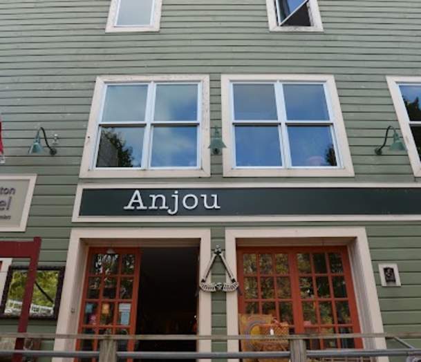 Anjou & the Little Pear Home
