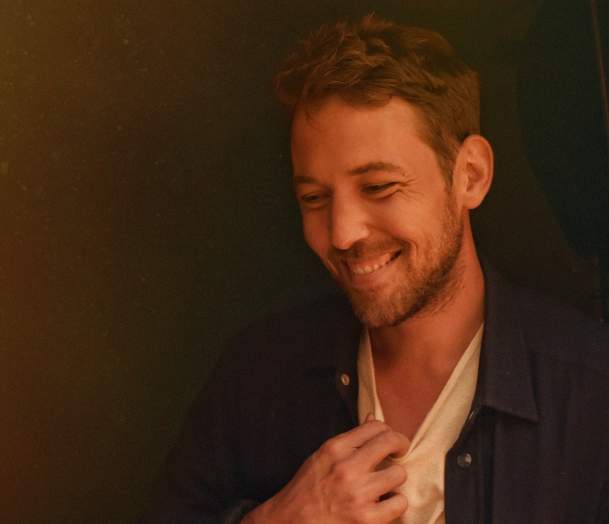 ROBIN PECKNOLD (from Fleet Foxes) with Allegra Krieger