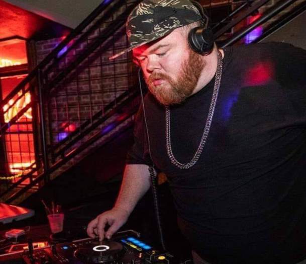 Splash Dance: DJ CRWD CNTL
