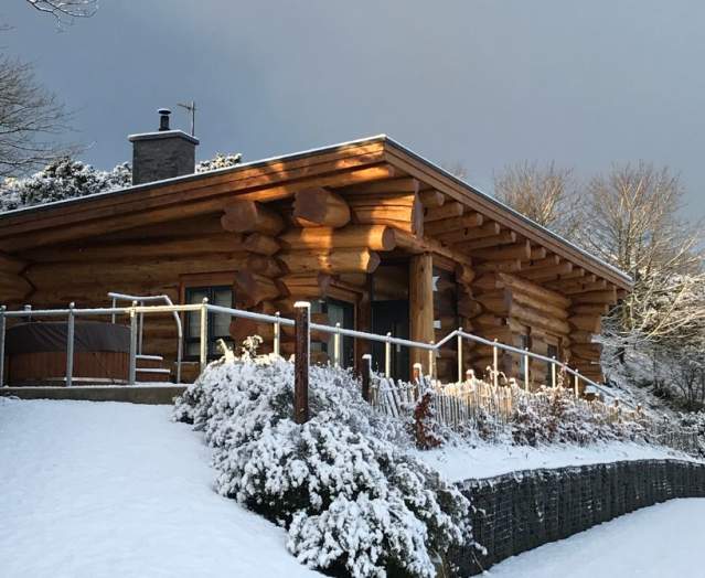 Snow scene exterior of Aurora accommodation in Bushmills.