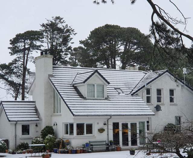 An exterior shot of Drumee Lodge on a snowy Winter day.