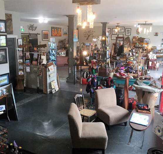 Starving Artist Gallery, Gifts and Cafe