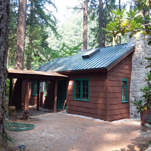 Knollhaven McKenzie River Cabin