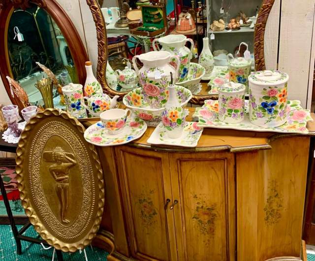 Rooster Town Antique & Vintage Mall